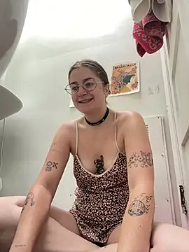 Snapshot of mclacy chatting on June 17, 2026, 11:12 am mclacy online show from June 17, 2026, 11:12 am