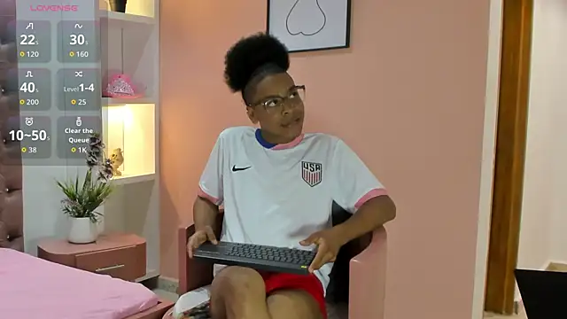 Snapshot of TenderTeacher chatting on July 4, 2026, 8:26 pm TenderTeacher online show from July 4, 2026, 8:26 pm
