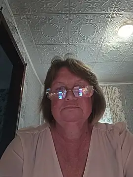 MilashkaCutie50 online show from July 10, 2026, 3:44 am