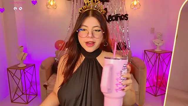 Snapshot of MilaCravee chatting on July 23, 2026, 3:43 pm MilaCravee online show from July 23, 2026, 3:43 pm