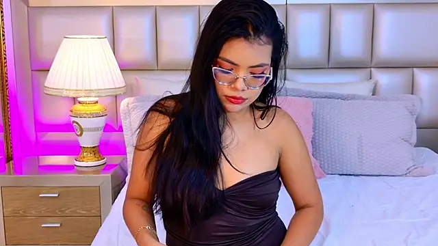 Snapshot of AliceLavenders chatting on July 28, 2026, 6:53 pm AliceLavenders online show from July 28, 2026, 6:53 pm