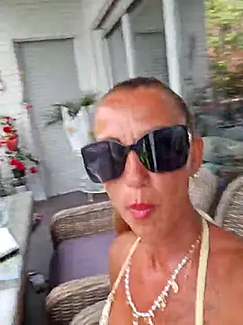 housewifebella online show from July 13, 2026, 9:23 am