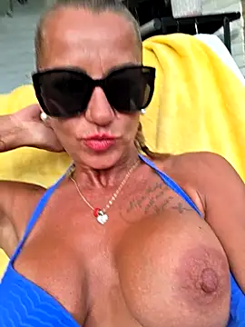 housewifebella online show from July 17, 2026, 5:07 pm
