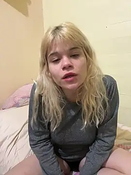 lolitacoreee online show from July 13, 2026, 3:20 am