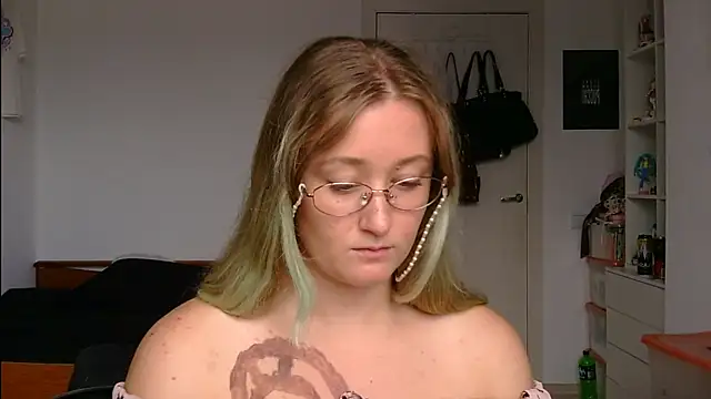 yourcherry3 online show from June 30, 2026, 7:53 am