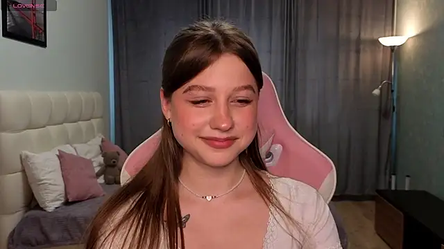 lilymoore69 online show from June 17, 2026, 9:01 am