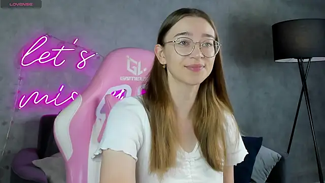 Snapshot of Lucy_Green chatting on July 2, 2026, 12:54 am Lucy Green online show from July 2, 2026, 12:54 am