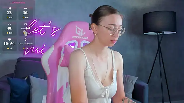 Snapshot of Lucy_Green chatting on July 14, 2026, 12:46 am Lucy Green online show from July 14, 2026, 12:46 am