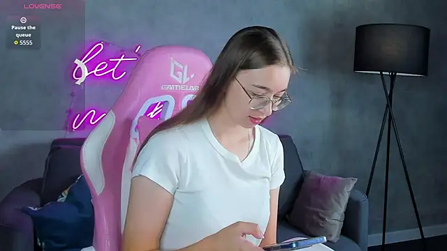 Snapshot of Lucy_Green chatting on July 15, 2026, 12:49 am Lucy Green online show from July 15, 2026, 12:49 am