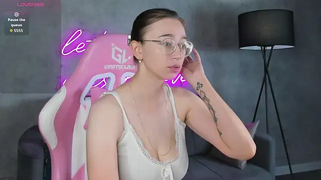 Snapshot of Lucy_Green chatting on July 19, 2026, 12:47 am Lucy Green online show from July 19, 2026, 12:47 am