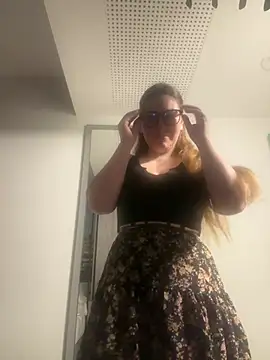 Snapshot of -Malina- chatting on June 23, 2026, 7:56 pm -Malina- online show from June 23, 2026, 7:56 pm