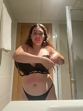Snapshot of -Malina- chatting on July 3, 2026, 10:38 pm -Malina- online show from July 3, 2026, 10:38 pm
