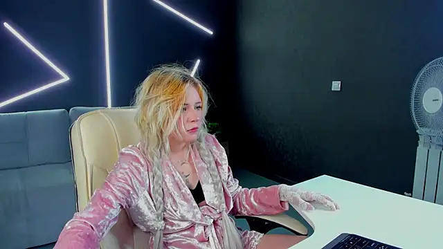 Snapshot of kikipeach chatting on June 30, 2026, 12:17 pm kikipeach online show from June 30, 2026, 12:17 pm