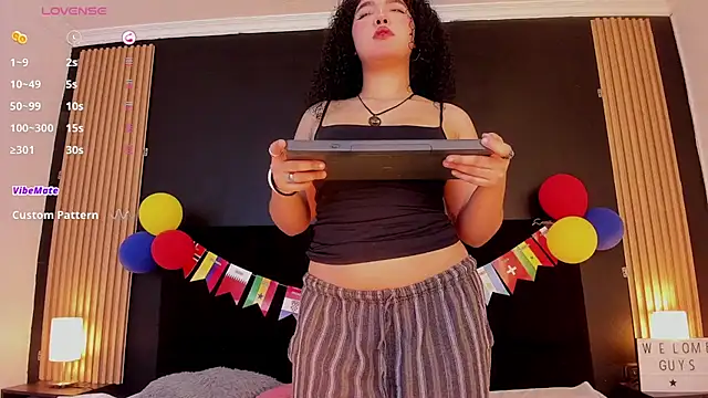 lunadoll18 online show from July 6, 2026, 4:09 am
