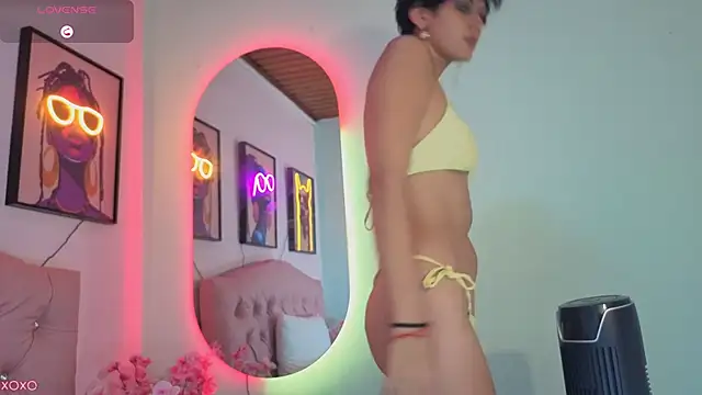 Sophie Mcgreen online show from June 17, 2026, 7:37 pm