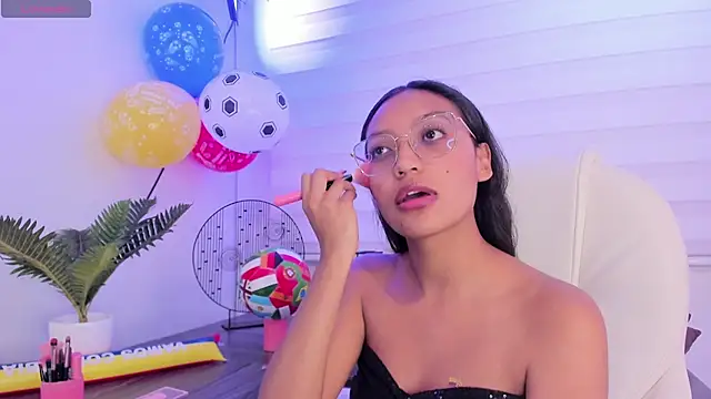 emma brooks  online show from June 25, 2026, 7:51 pm