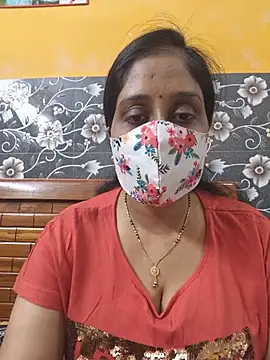 Snapshot of Garimaa_Cherry chatting on July 1, 2026, 7:35 pm Garimaa Cherry online show from July 1, 2026, 7:35 pm
