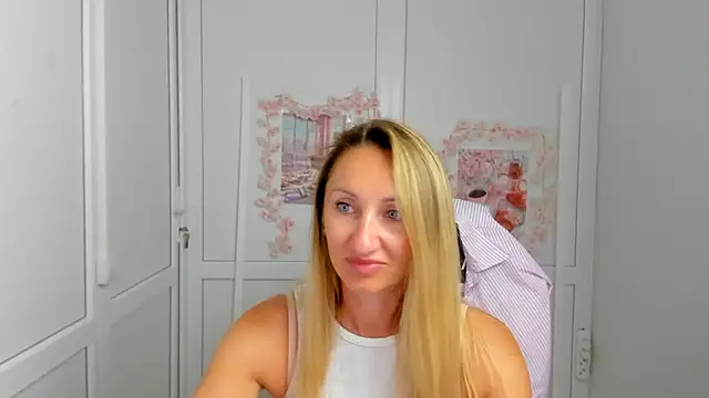 Snapshot of LilyDreamm chatting on June 19, 2026, 6:29 am LilyDreamm online show from June 19, 2026, 6:29 am