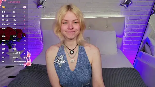 ChloeWells online show from July 29, 2026, 3:37 am