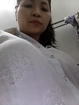 Snapshot of -milk-milk chatting on July 9, 2026, 1:37 pm -milk-milk online show from July 9, 2026, 1:37 pm