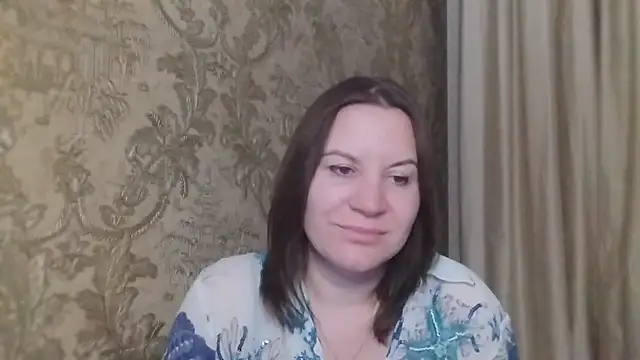 Lauralison online show from July 7, 2026, 8:24 pm