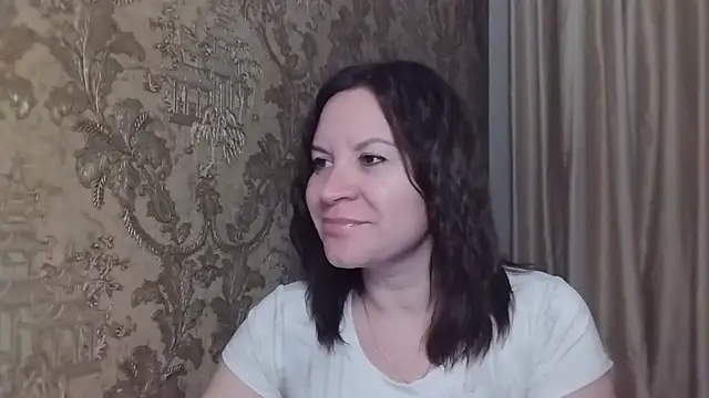 Lauralison online show from July 17, 2026, 8:24 pm