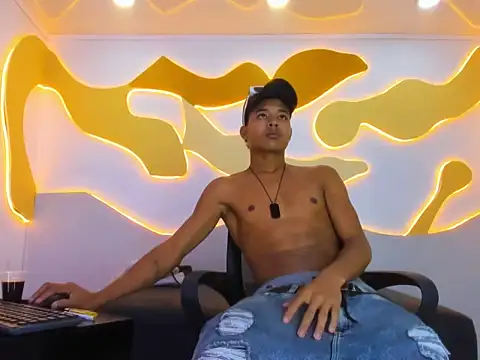 RafaelVander online show from July 18, 2026, 2:49 am