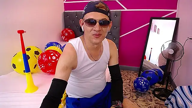 Snapshot of Cesirry_ chatting on July 7, 2026, 7:51 pm Cesirry online show from July 7, 2026, 7:51 pm