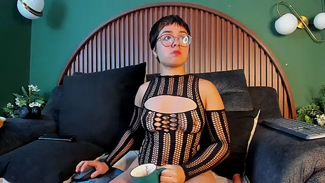 Casca Loly online show from June 24, 2026, 2:27 pm