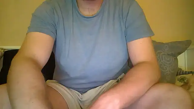 camcock2000 online show from June 25, 2026, 8:46 pm