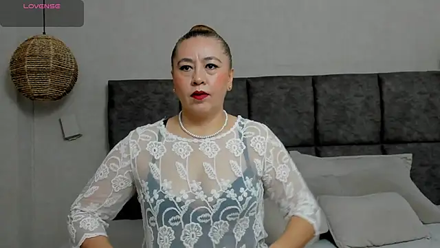 vera  lux online show from August 3, 2026, 12:54 pm