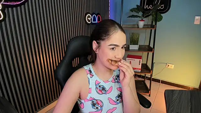 Snapshot of Emily_robertss1 chatting on July 6, 2026, 12:46 pm Emily robertss1 online show from July 6, 2026, 12:46 pm