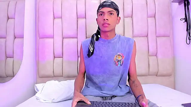Cuteboyhenrik os online show from July 1, 2026, 2:35 am