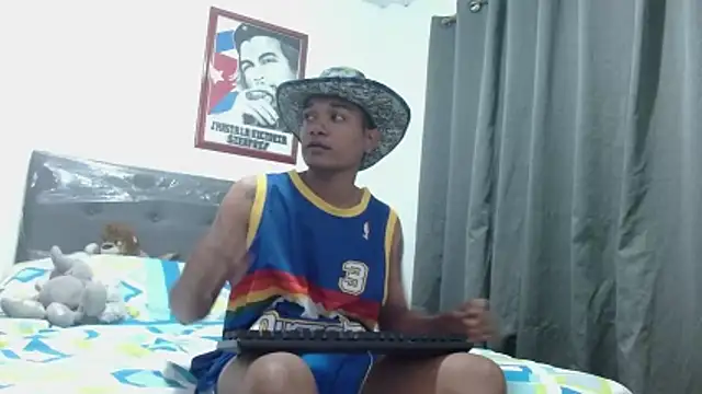 Snapshot of bronx_11in chatting on June 27, 2026, 1:54 am bronx 11in online show from June 27, 2026, 1:54 am