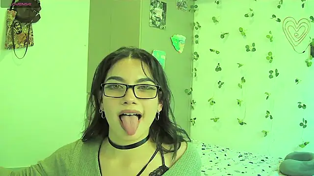 Sofii Wasshington online show from August 5, 2026, 8:33 pm