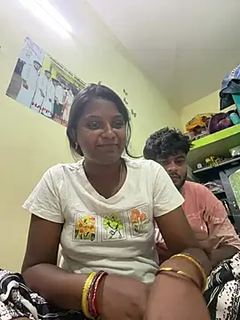 Lovelyneelo online show from July 3, 2026, 6:36 pm