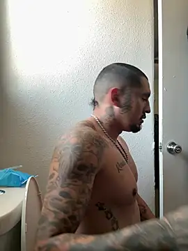 Johnvalderaz1989 online show from July 7, 2026, 8:46 pm