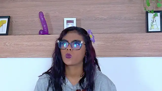 MikaellaFoxx online show from August 6, 2026, 3:41 am
