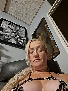GoldieRoxxIt8808 online show from July 30, 2026, 10:14 am