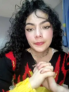 Snapshot of laura_mon chatting on August 7, 2026, 2:13 am laura mon online show from August 7, 2026, 2:13 am