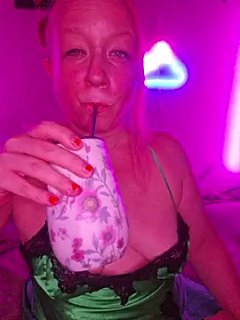 Snapshot of XxMs_StarzxX chatting on June 25, 2026, 1:16 am XxMs StarzxX online show from June 25, 2026, 1:16 am