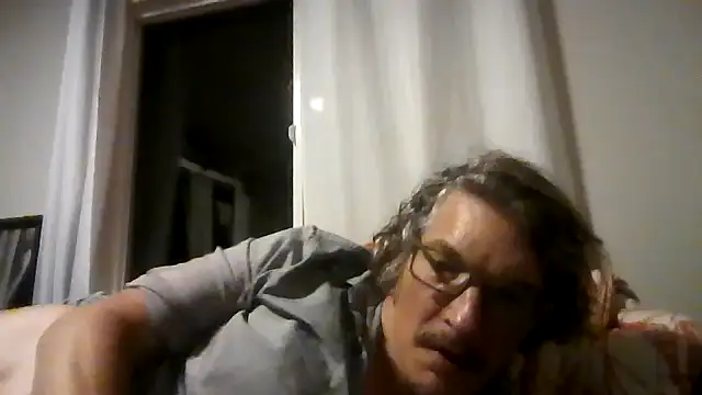 Snapshot of riffraff69 chatting on August 1, 2026, 9:19 am riffraff69 online show from August 1, 2026, 9:19 am