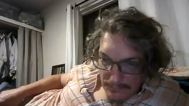 Snapshot of riffraff69 chatting on August 2, 2026, 9:52 am riffraff69 online show from August 2, 2026, 9:52 am