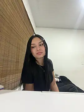 Isa-Gomezz online show from July 24, 2026, 2:31 am