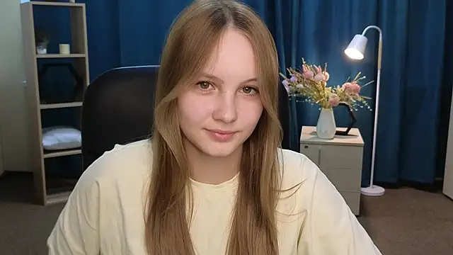LeighStahl online show from July 28, 2026, 3:46 am