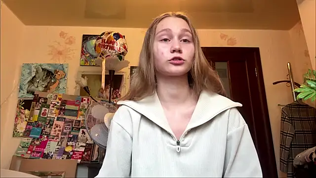 ShellieSavko online show from July 28, 2026, 6:09 am