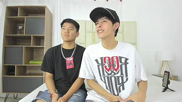 Snapshot of I_S_A_K__ chatting on July 30, 2026, 11:42 am I S A K online show from July 30, 2026, 11:42 am
