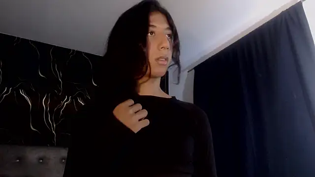 JulietSinclair online show from August 6, 2026, 3:03 pm