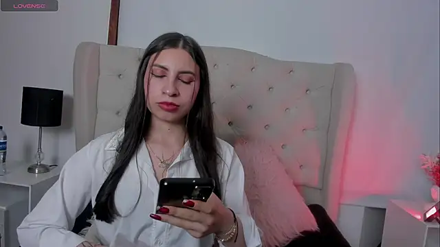 EmmillyQueen online show from August 7, 2026, 3:08 am