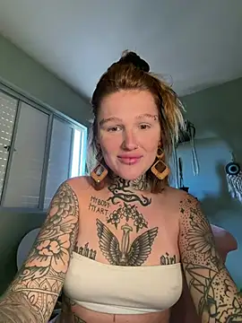 Snapshot of luawildolff chatting on August 7, 2026, 4:42 pm luawildolff online show from August 7, 2026, 4:42 pm